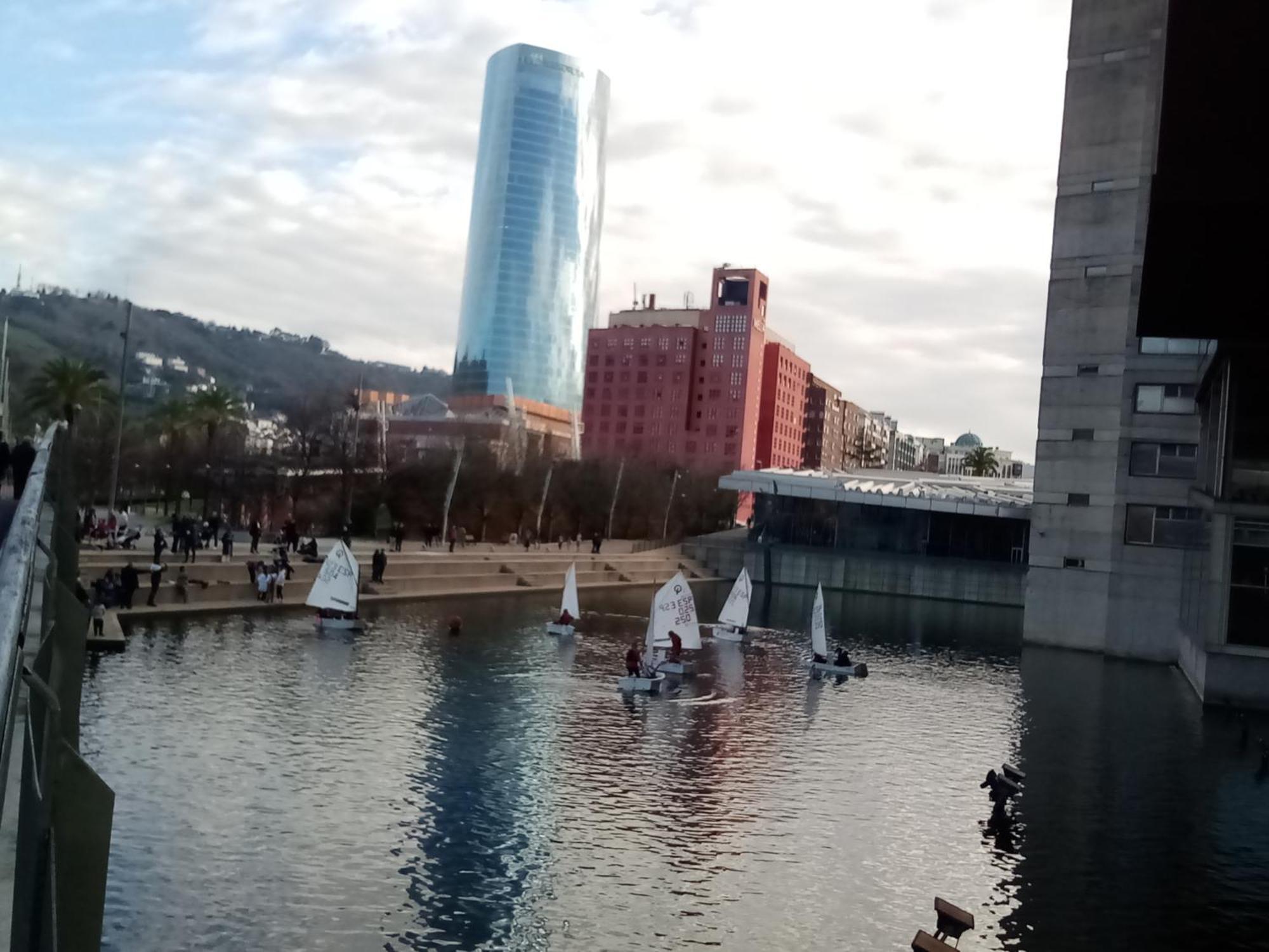 Coqueto Apartamento Frente Al Guggenheim Bilbao Exteriör bild